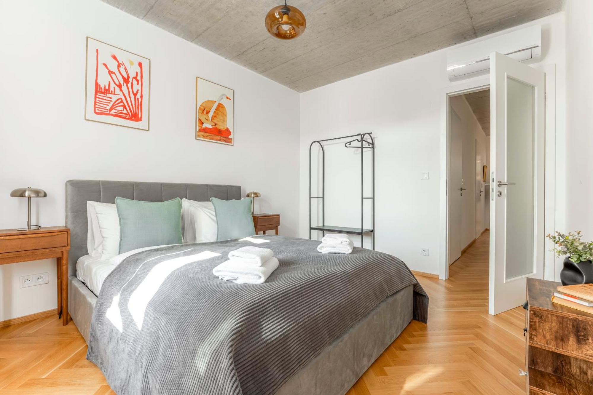 Apartment Visit Oomph Prag